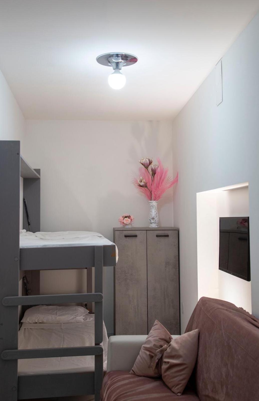 Tiluri Appartement Naples